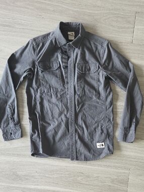 Men's North Face Dark Gray Button Down Shirt. Size S. 2 Pockets At Front